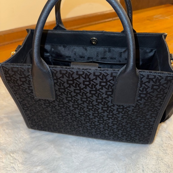DKNY black tote bag - Picture 3 of 4